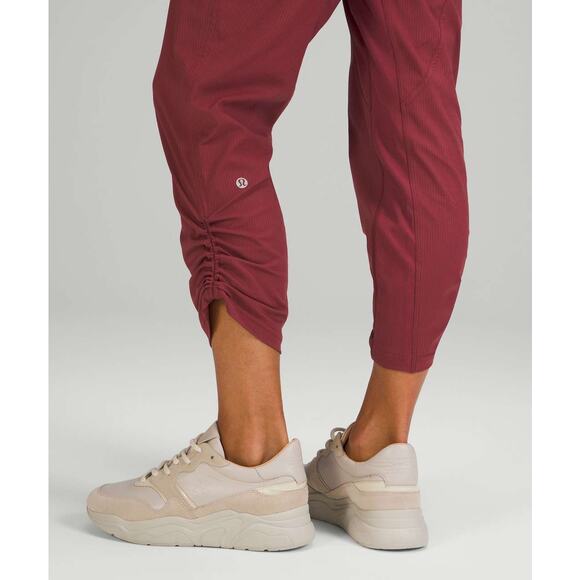 Lululemon Dance Studio Mid-Rise Crop 25" Mulled Wine Size 8 EUC W6AVQS Yoga - Picture 5 of 14